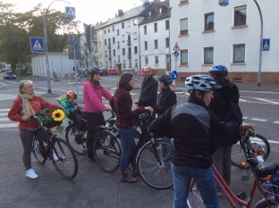 Bild unserer Radtour am 12.5.2014 Thema: "Tempo 30 - für mehr Sicherheit in Wohngebieten"